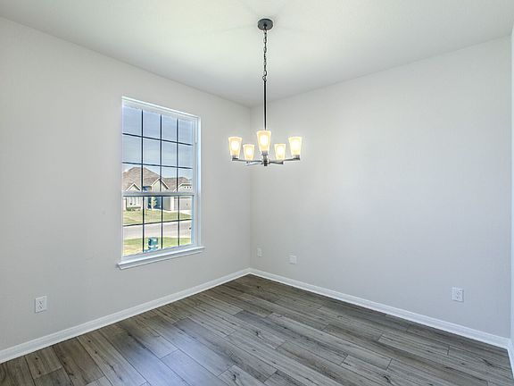 3rd image of 113 University Ave