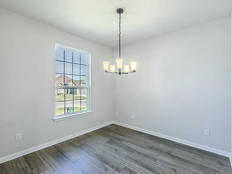 113 University Ave — Photo 3