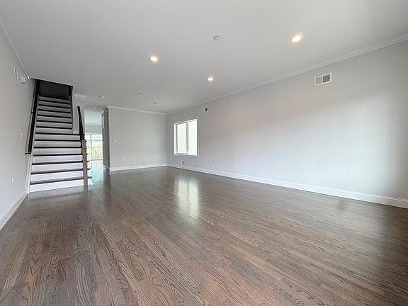 3rd image of 77 Alberta Ave #1