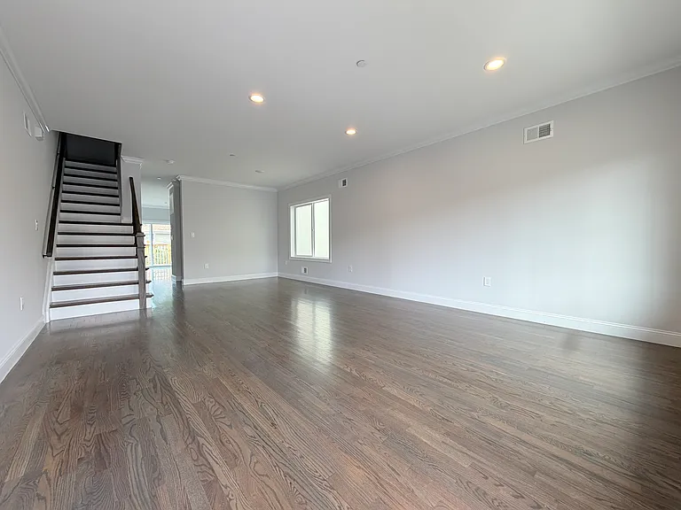 77 Alberta Ave #1 — Photo 3
