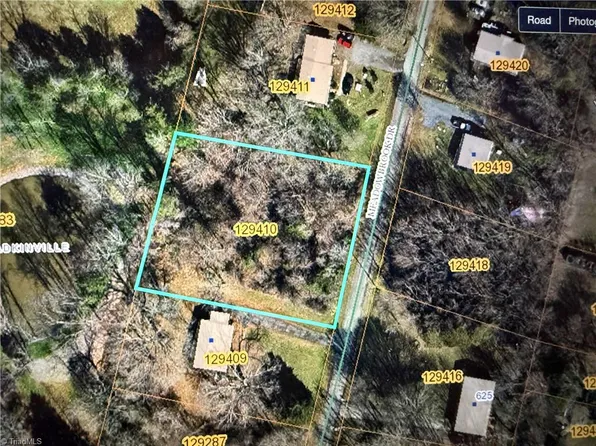 612 Meadowbrook Dr, Yadkinville, NC 27055