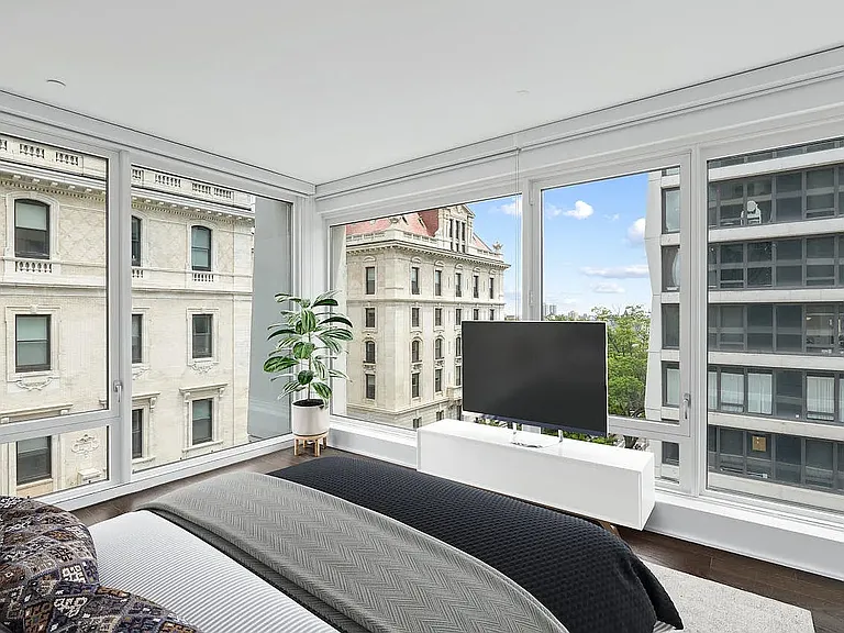 400 W 113th St #714 — Photo 9