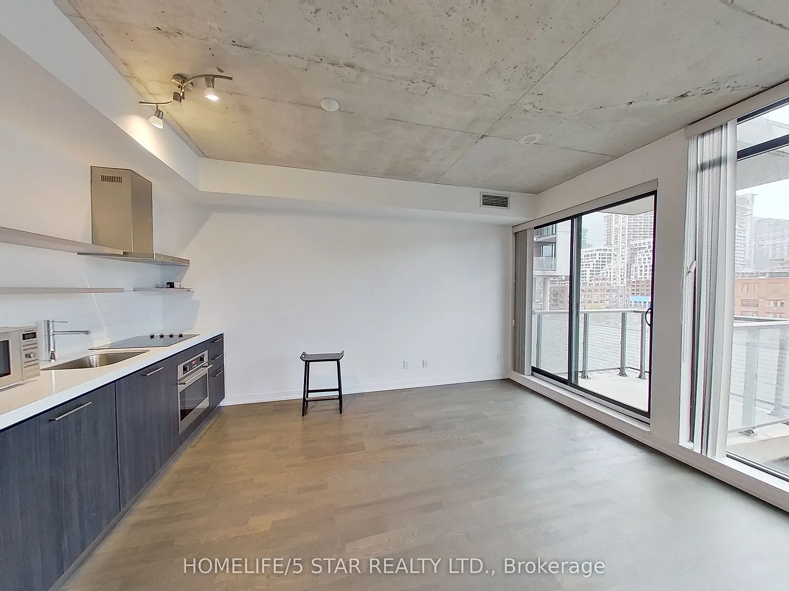 Fashion House Condos — Photo 3