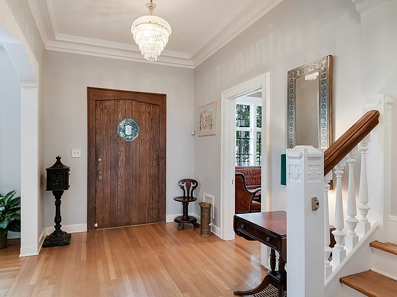 4th image of 237 W Agarita Ave