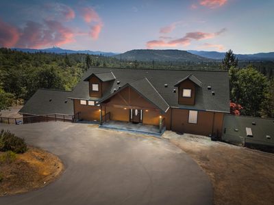 207 Crossway Dr, Gold Hill, OR, 97525