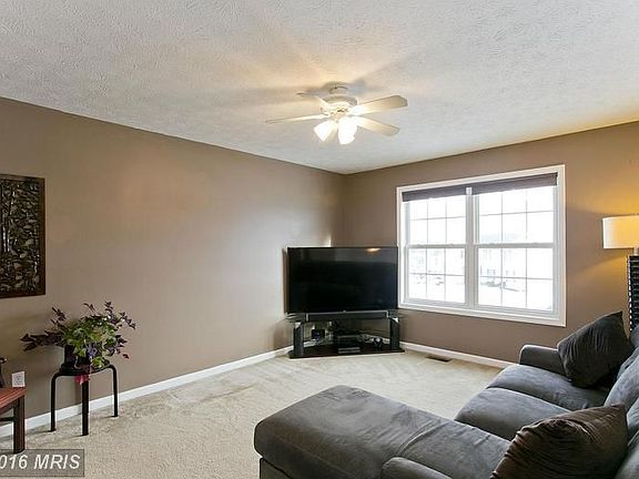 3rd image of 121 Paradise Ct