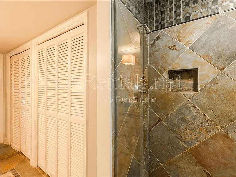 82 Montre Sq NW — Photo 23