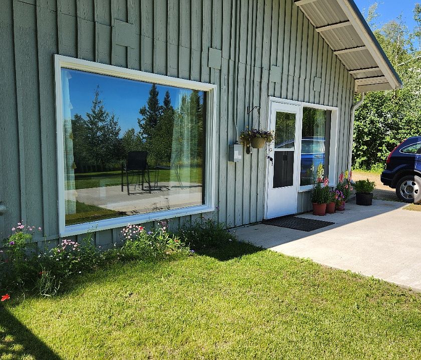 Cabin front lawn and entrance