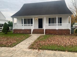 302 10th St, West Point, VA 23181