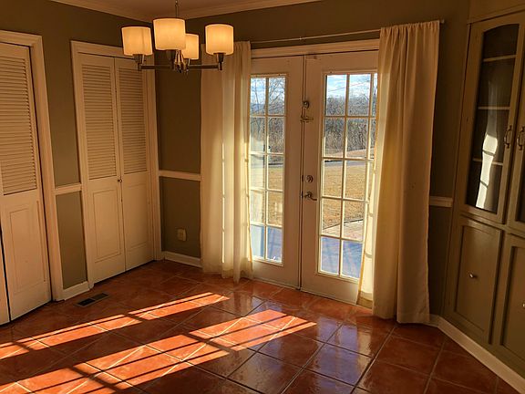 5th image of 3533 Oak Knoll Dr