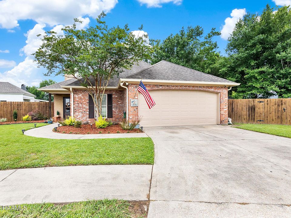1st image of 207 Magnolia Knee Dr