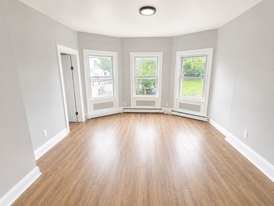 1st image of 152 Chadwick Ave Floor 2