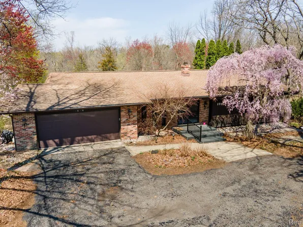 1918 Lone Pine Rd, Bloomfield Hills, MI 48302