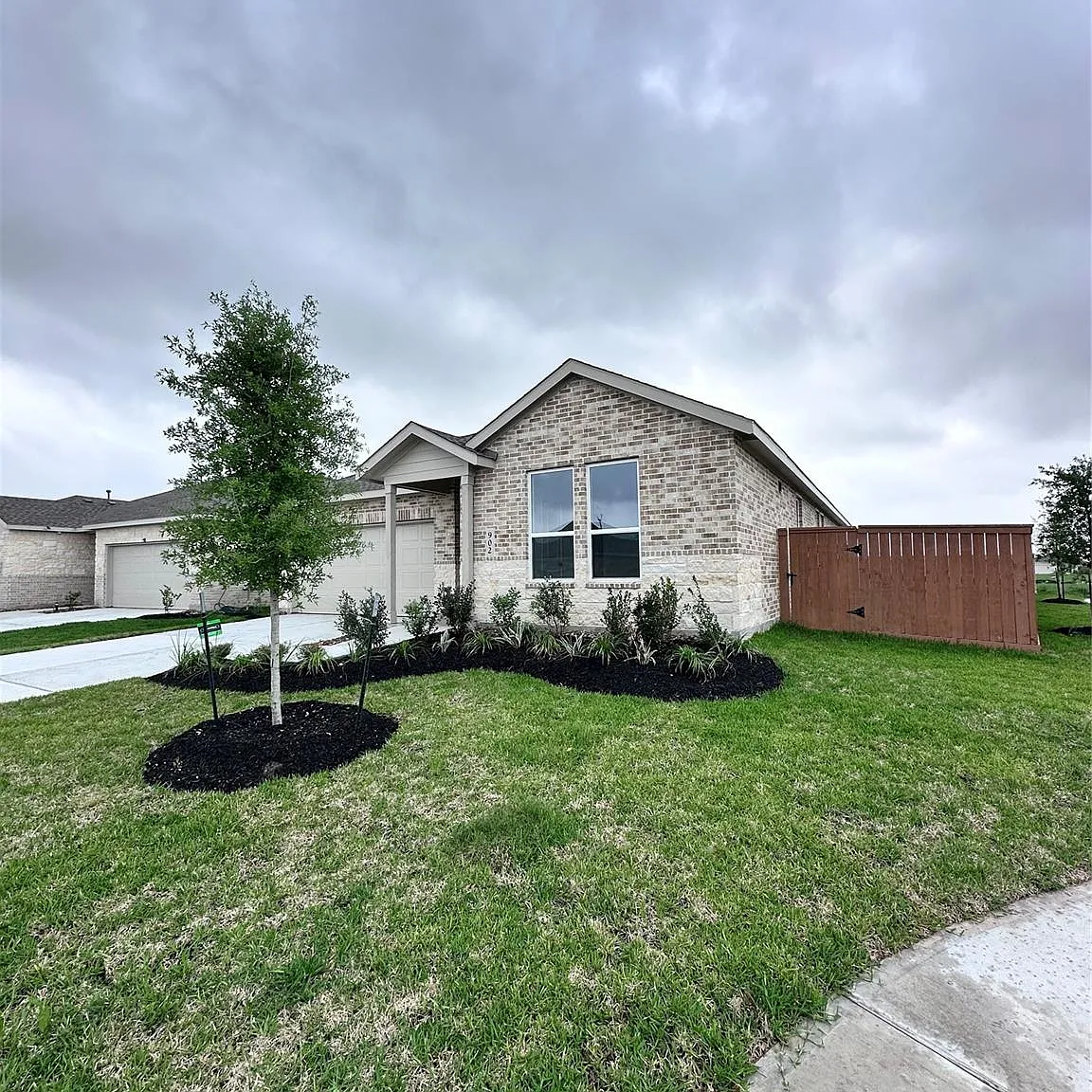 4 bed, 2.0 bath, 2081 sqft, $2,450 — Photo 1