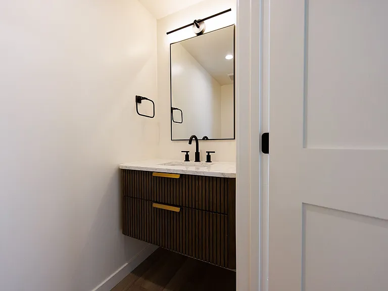 5933 Comey — Photo 36