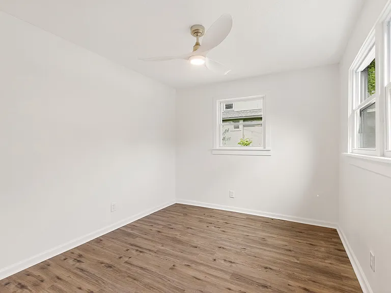 6041 Walrond Ave — Photo 11