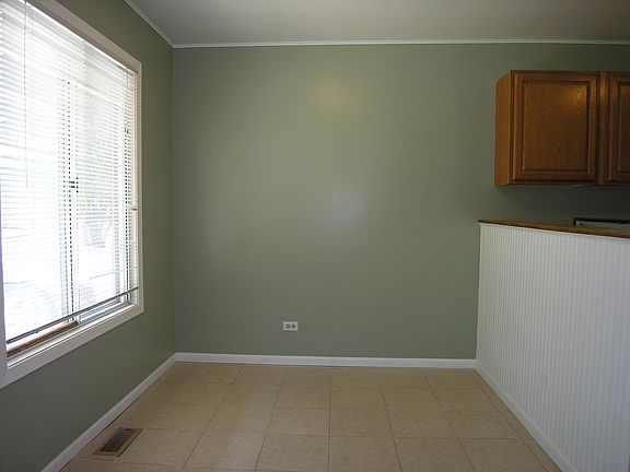 3rd image of 29W770 Hurlingham Dr