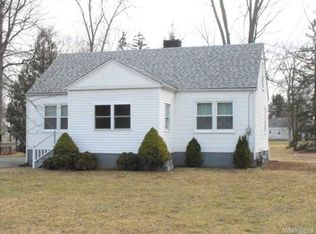 5933 Garlow Rd, Niagara Falls, NY 14304