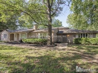 214 SW 3rd Ter, Lees Summit, MO 64063