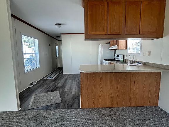 4th image of 7 Dorval Dr #7