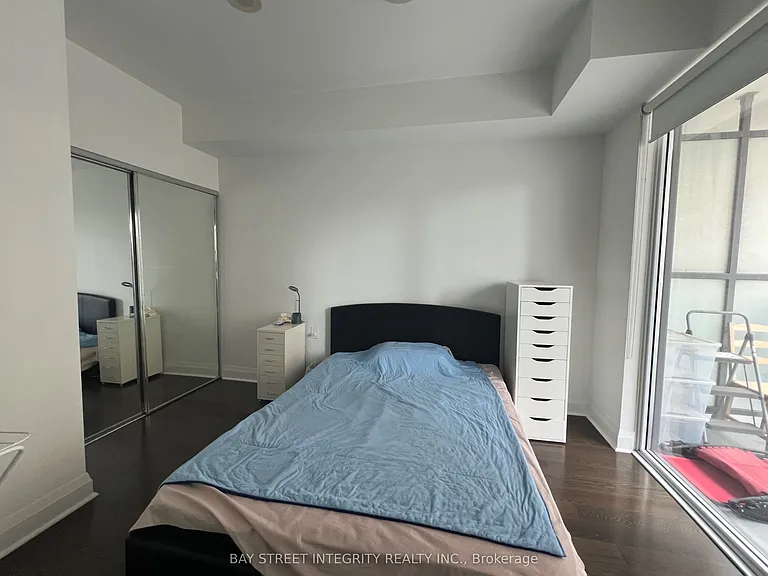 1080 Bay St #701 — Photo 3