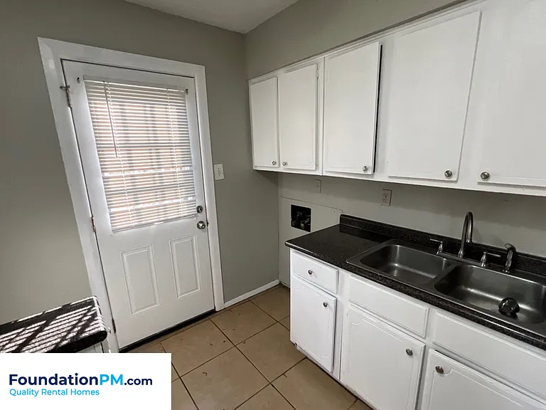 1131 Catalina Rd #1 — Photo 4
