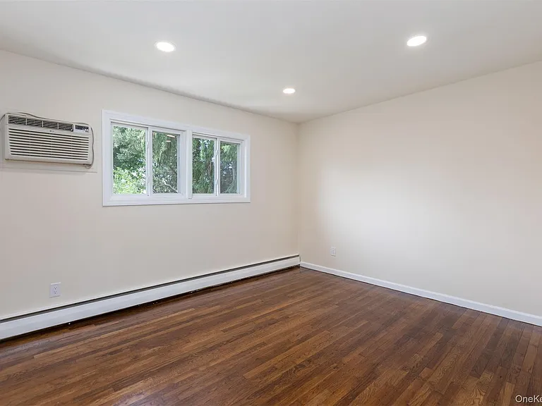 271 6th Ave — Photo 8