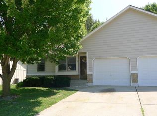 201 SE Greystone Dr, Lees Summit, MO 64063