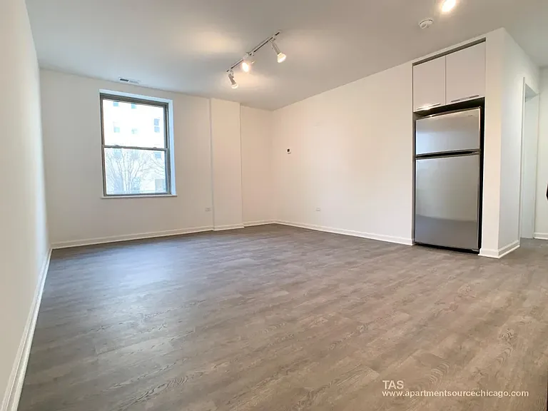 938 W Winona St #3 — Photo 4