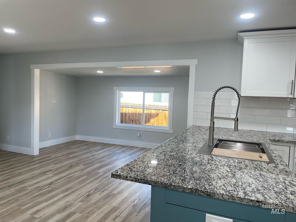 10601 Horseshoe Bend Rd Garden City, ID, 83714 Apartments for Rent