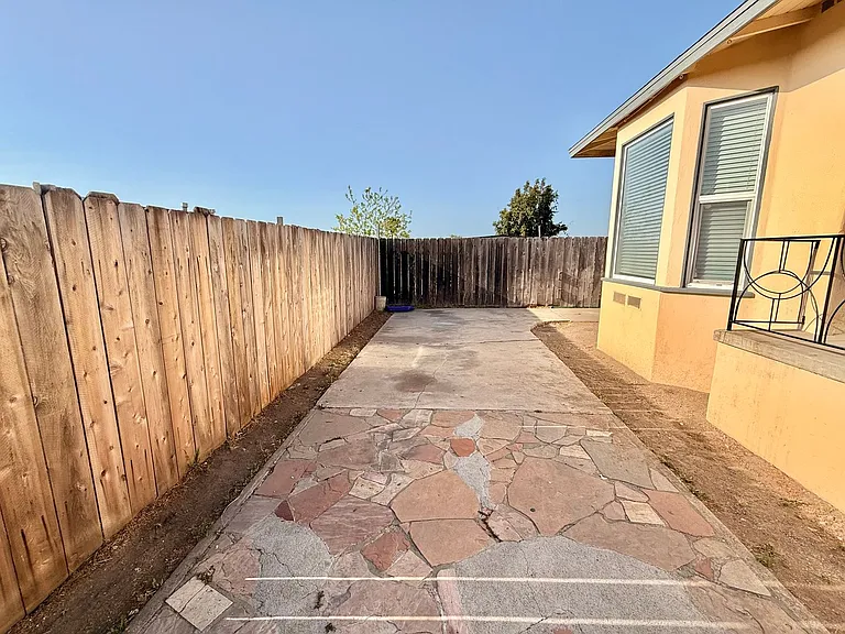 5302 Churchward — Photo 17