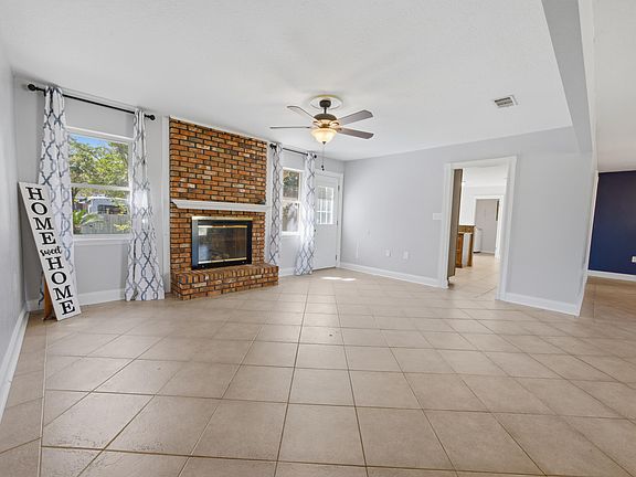 5th image of 157 Country Club Rd