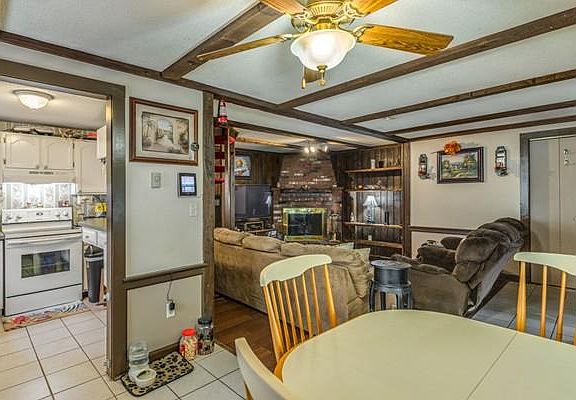 5th image of 394 Essex St APT 1
