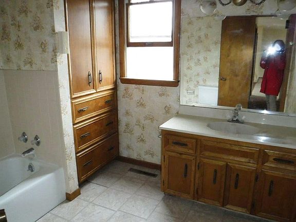 5th image of 1107 Prairie Heights Ave