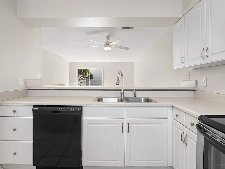51 Cross Creek Rd #11 — Photo 6