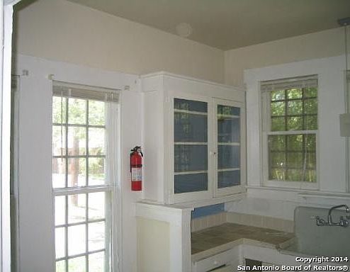 2nd image of 615 W Lynwood Ave