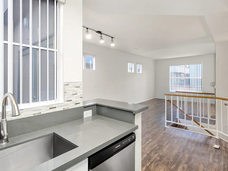 CentrePointe Apartments — Photo 14