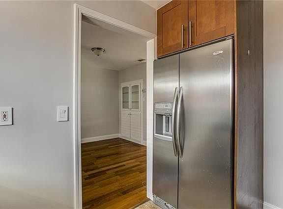 4th image of 3428 Milton Ave
