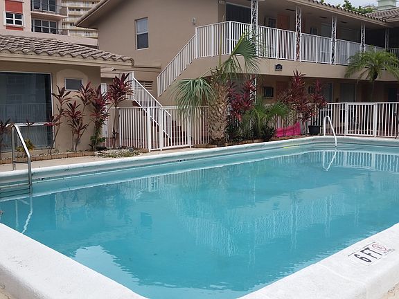 2nd image of 412 Sunset Dr #7