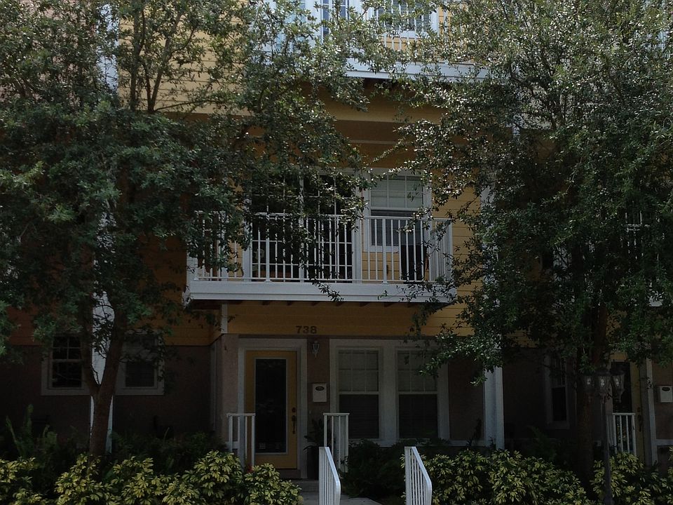Front of townhome
