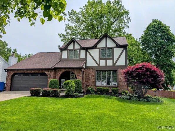 23 Grasspointe Dr, Amherst, NY 14228