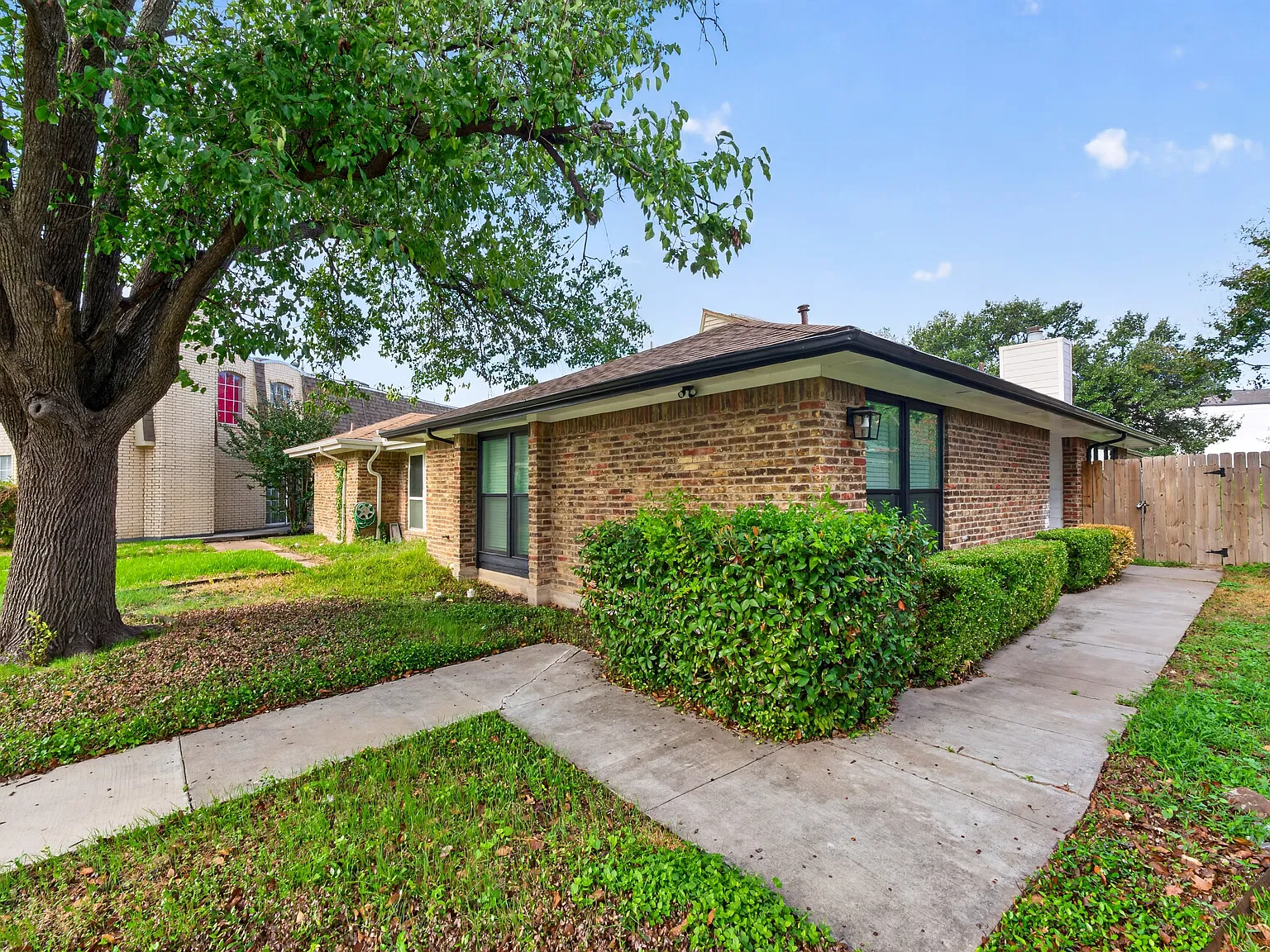 3 bed, 1222 sqft, $2,400 — Photo 3