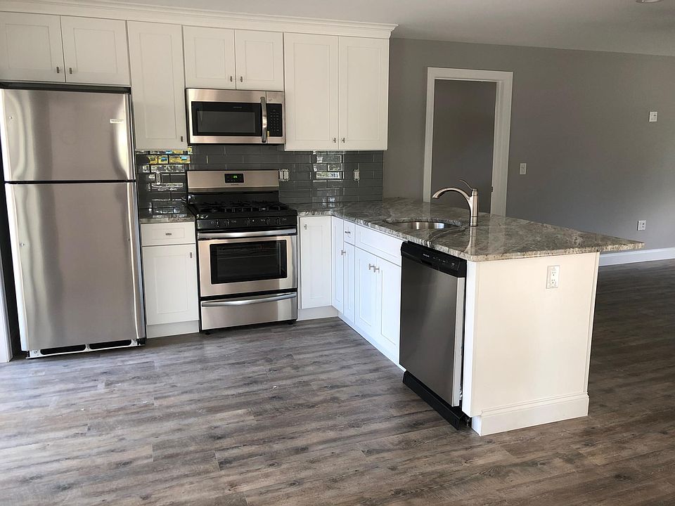 1st image of 130 Fischer Blvd #1