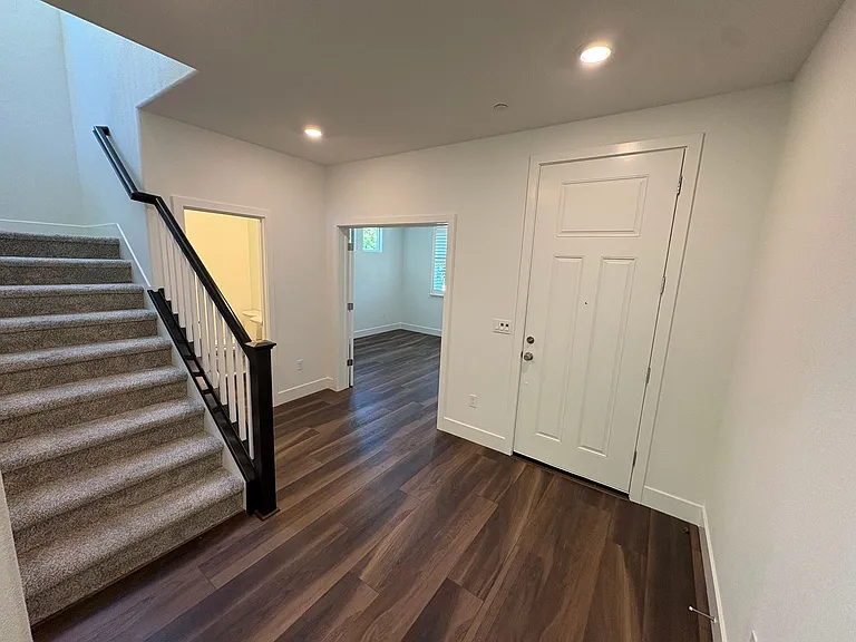 284 Bear Creek Dr — Photo 3