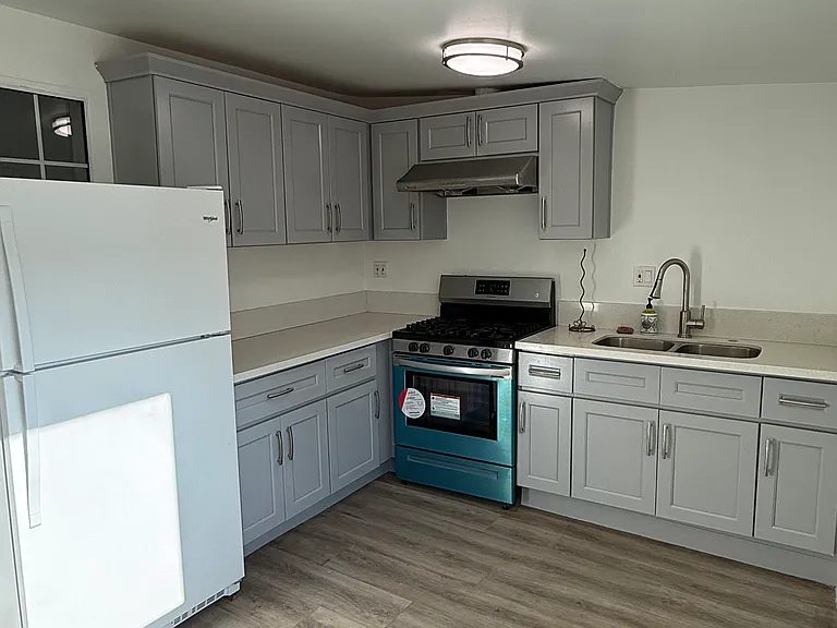 218 N Walnuthaven Dr — Photo 2