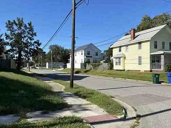 Exterior Neighborhood (street photo)