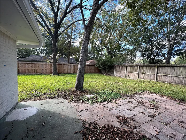 4311 Benning Dr — Photo 10