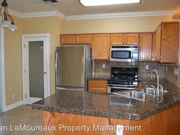 4th image of 8 Joyce Ct
