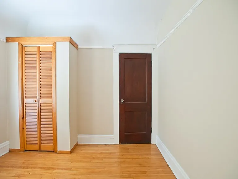 Freshly Renovated 2BR Apartments Near UWM Heat Included — Photo 15