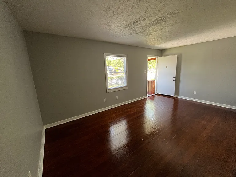 3117 Elmwood Dr — Photo 3